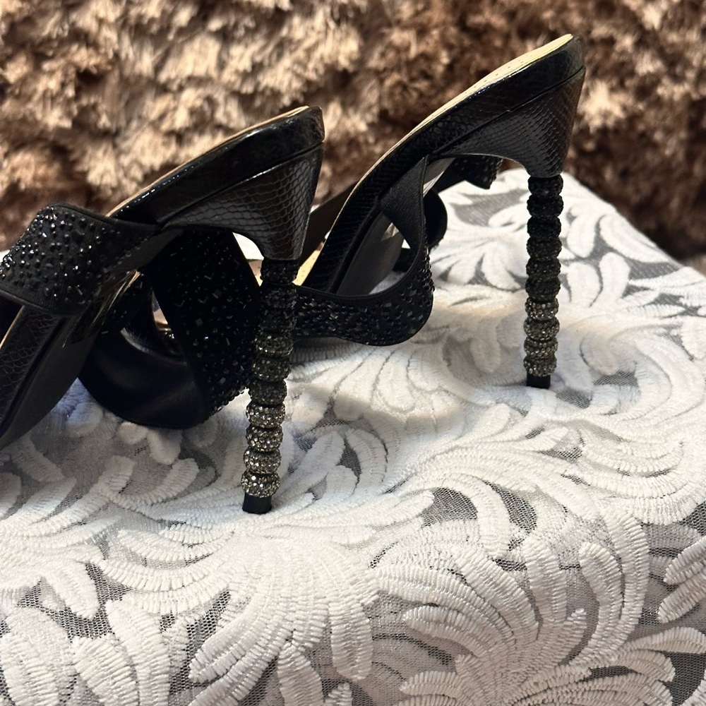 Elegant Strap open toe with a brilliant marcasite heel